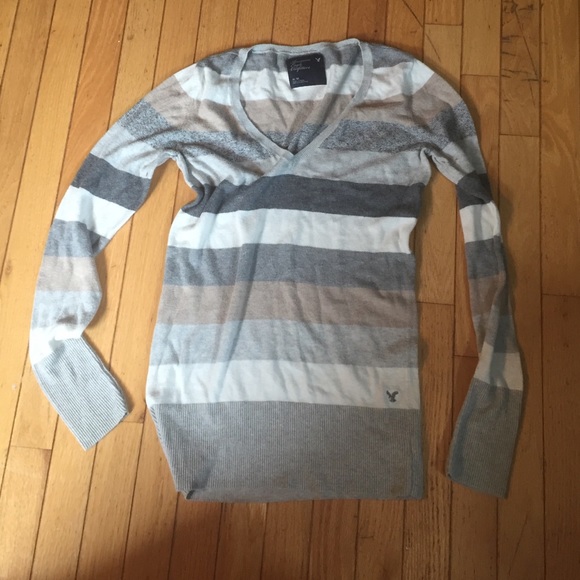 FLASH SALE AE Lightweight Sweater Size M