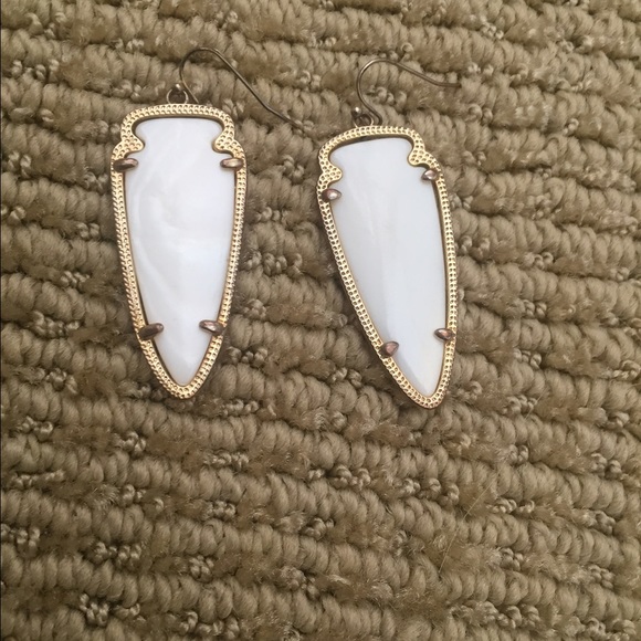 Kendra Scott Skylar earrings in white and gold