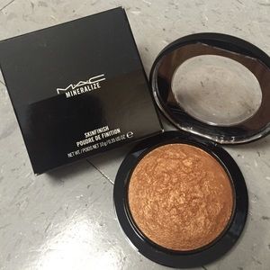 Brand new MAC skinfinish powder on sale!