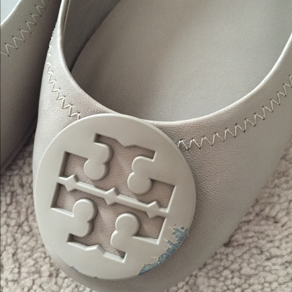 Tory Burch size 8 travel flats in gray. - Picture 3 of 4