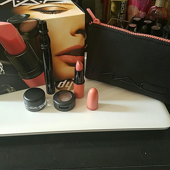 SOLD😋😋😋😋MAC Cosmetics - Picture 2 of 3