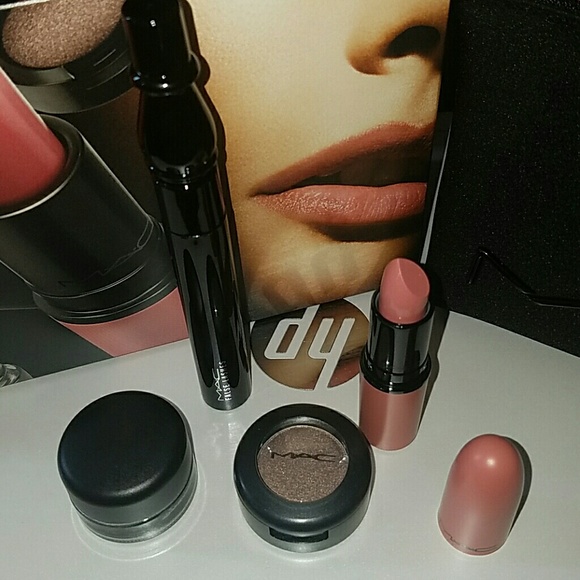 SOLD😋😋😋😋MAC Cosmetics - Picture 3 of 3