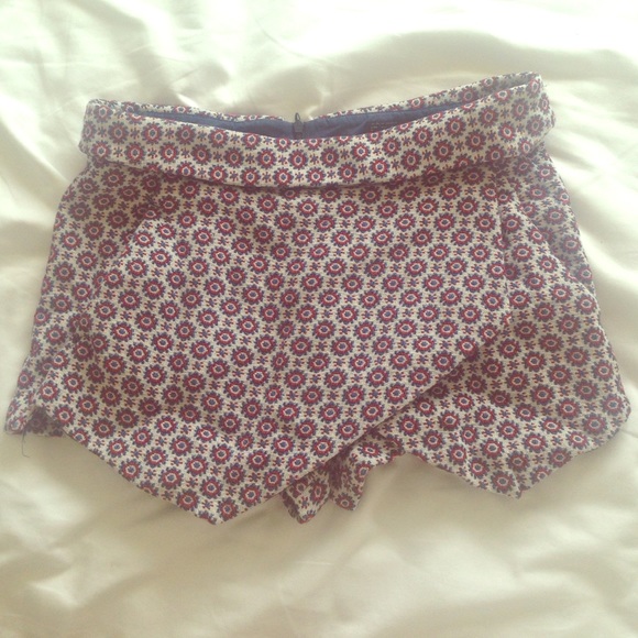 Super cute printed Zara shorts/skirt