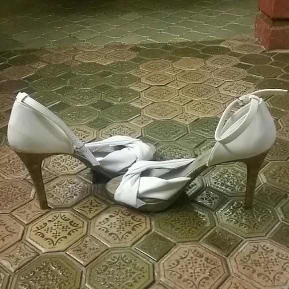 Semi-White Open Toed Heels Size 9