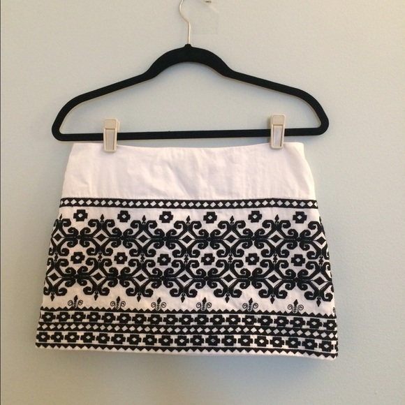 Tibi Mini-Skirt, White w Black Embroidery Size 4 - Picture 4 of 4
