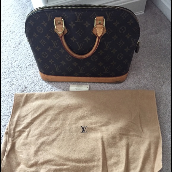 Louis Vuitton hand bag. - Picture 1 of 4