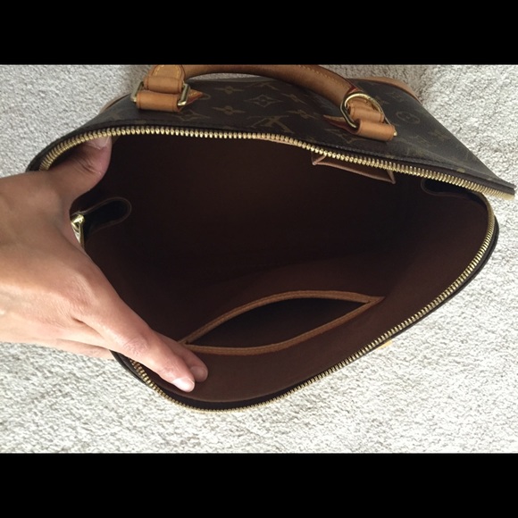 Louis Vuitton hand bag. - Picture 3 of 4