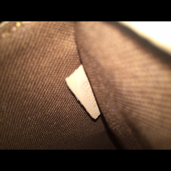 Louis Vuitton hand bag. - Picture 4 of 4