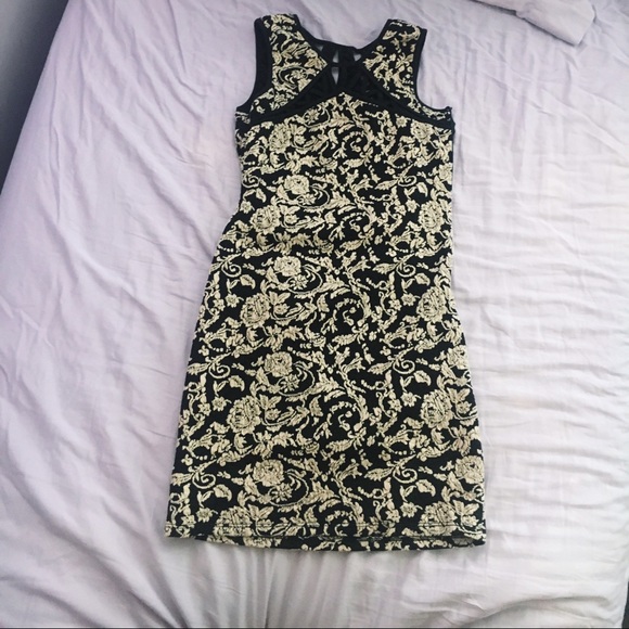 BODYCON LF PAISLY LACE UP DRESS