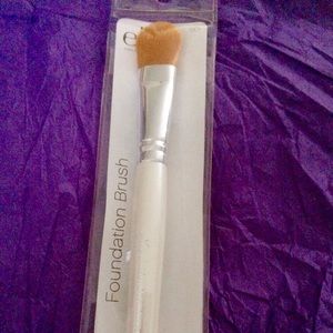 e.l.f. Foundation Brush - Discontinued style!