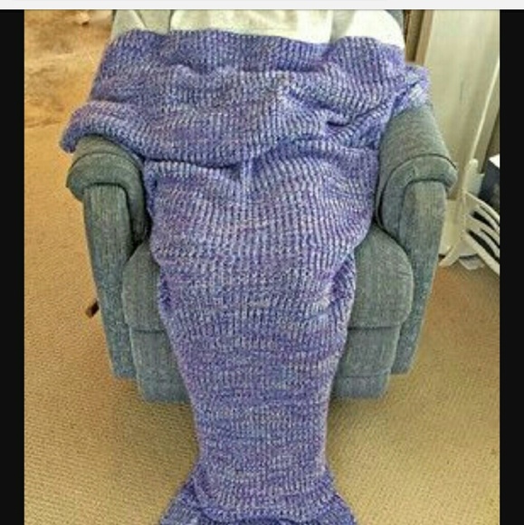 Mermaids knitted throw blanket & folds to purse