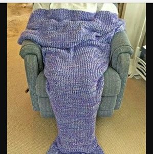 Mermaids knitted throw blanket & folds to purse