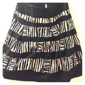 Talbots skirt size 6. Mid-length  design.