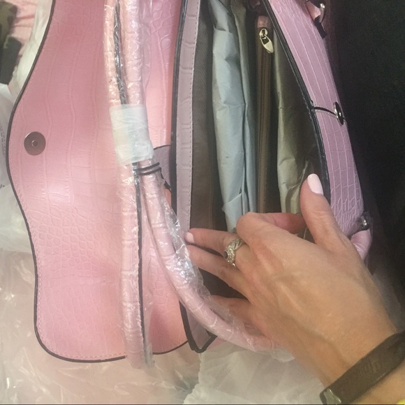 "Cute pink pocketbook"brand new! Perfect for now👛 - Picture 2 of 4