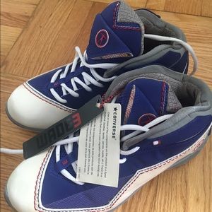Size 7.5 converse tennis shoes