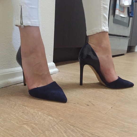 Brand new never been worn Vince Camuto pumps!