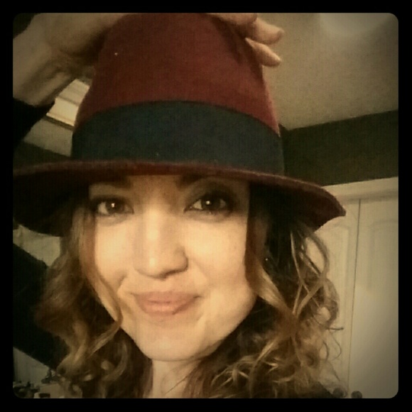 burgendy fedora