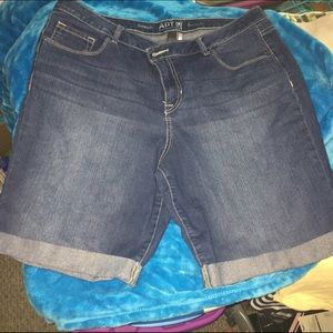APT 9 Bermuda shorts. Size 16