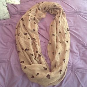 Beige infinity scarf with black skulls