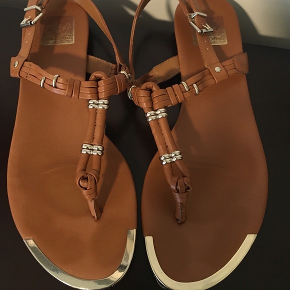 DV Dolce Vita Brown T-Strap Sandals. Firm.