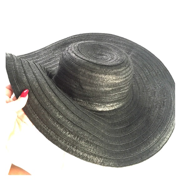 Floppy sun hat