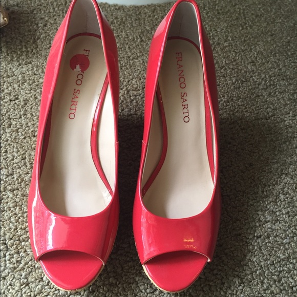 Bright wedge heels
