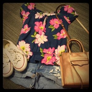 Cute hollister shirt