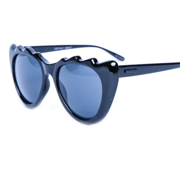 😎 Minkpink "Copy Cat" Sunglasses 😎 - Picture 4 of 4