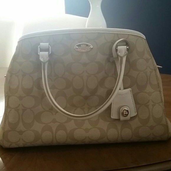 NWOT beautiful coach purse