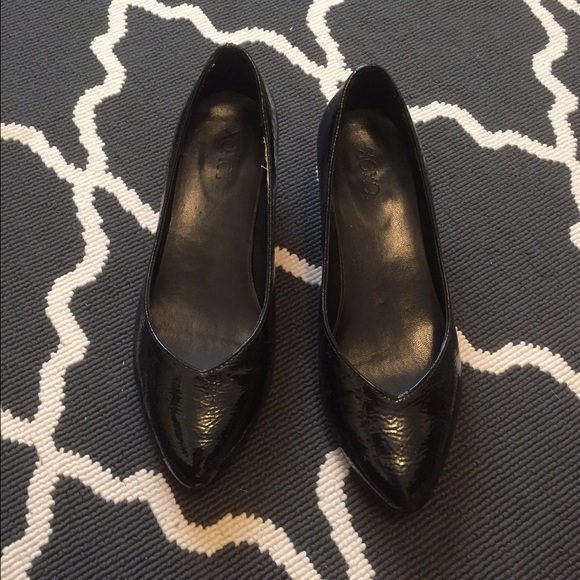 Black kitten heels