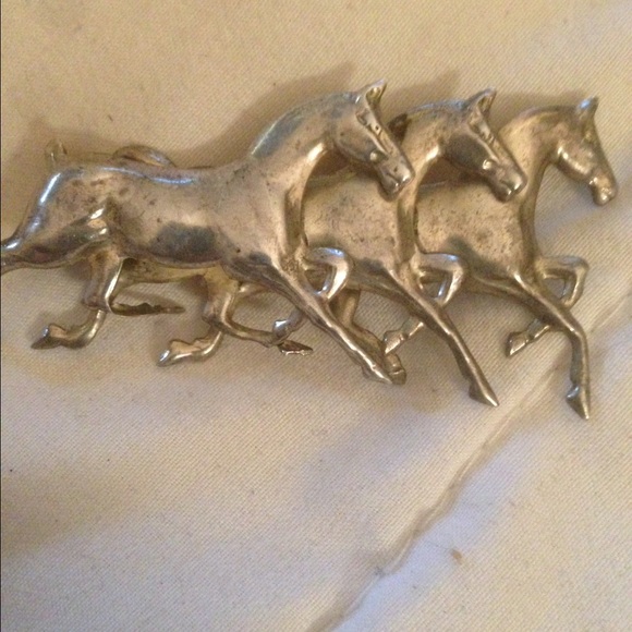 horse pin NICE 🐴🐴🐴