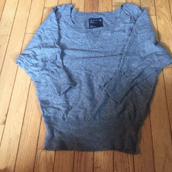ONE WEEK LEFT AE Grey Dolman Sweater Sz M.