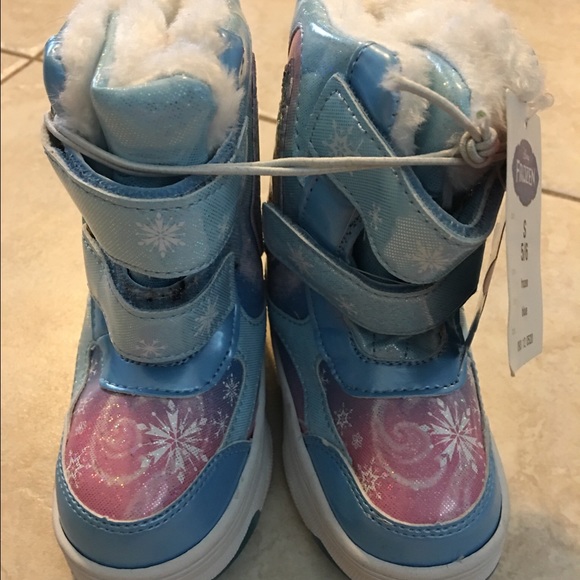 Frozen snowboots - Picture 2 of 2