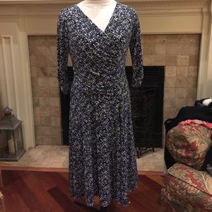 V-neck 3/4" sleeve dress