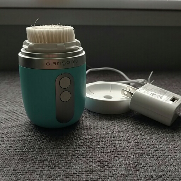Clarisonic Fit.  Does not included brush head.