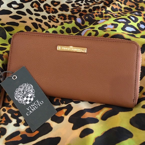 NWT Vince Camuto leather wallet