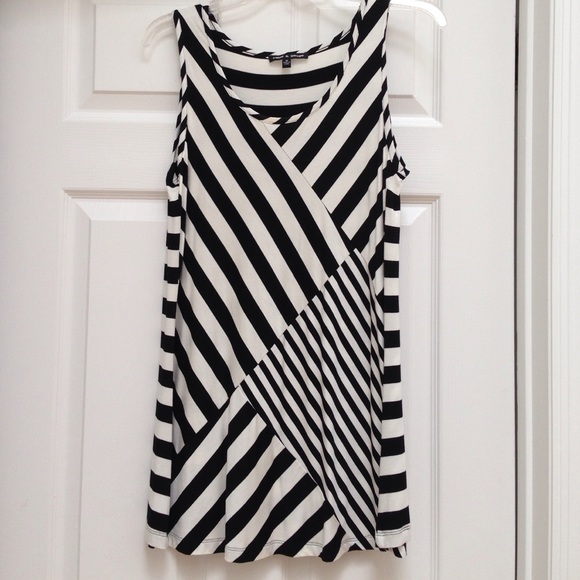 Black and bone sleeveless top.