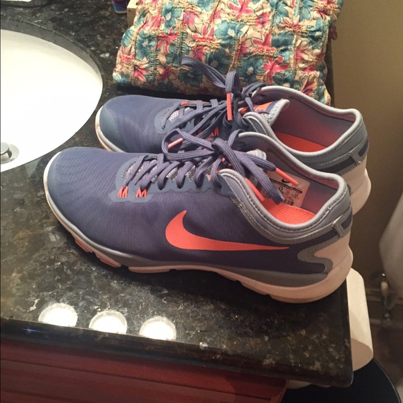 Nike tennis shoes