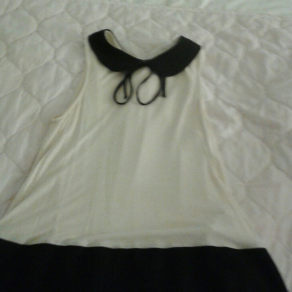 Black and white Forever 21 blouse