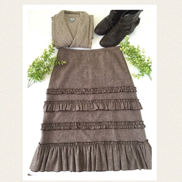 Ann Taylor LOFT Dresses & Skirts - Ann Taylor LOFT wool, ruffled winter skirt