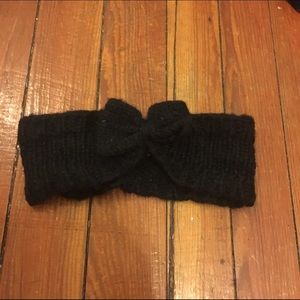 Black knit headband with bow