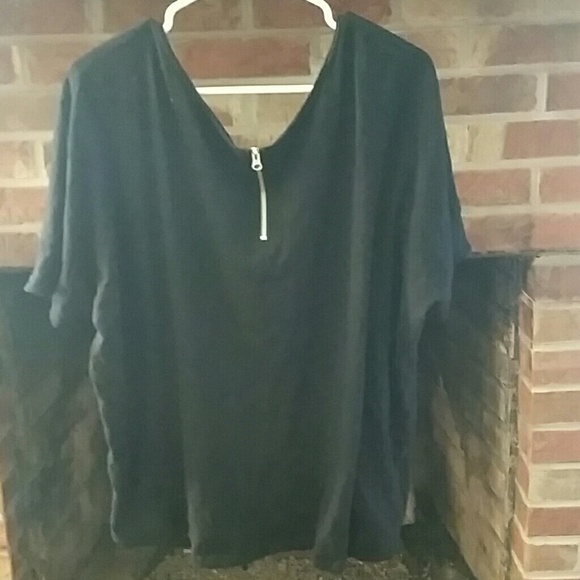 Plus-size Lane Bryant zipper-back slub tee