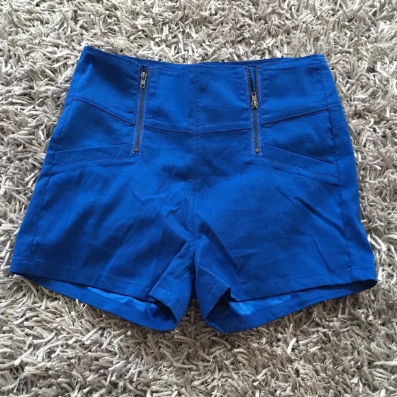 Blue high waist short shorts.