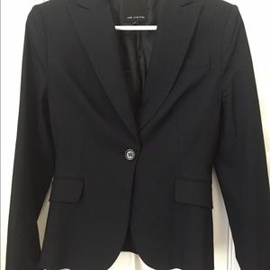 Fitted black blazer