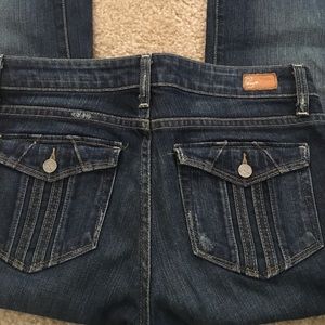 Adorable pocket Paige Jeans amazing fit!!