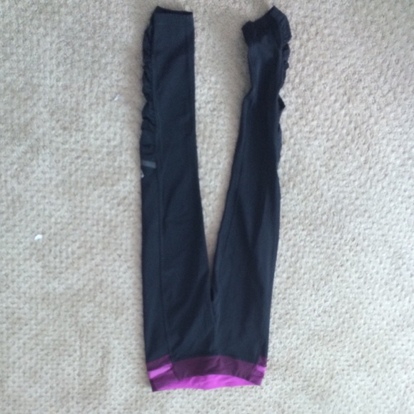 Bundle of ivivva leggings and pull over