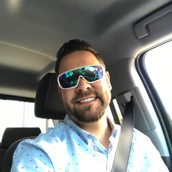 Meet your Posher, Kyle - Picture 3 of 7