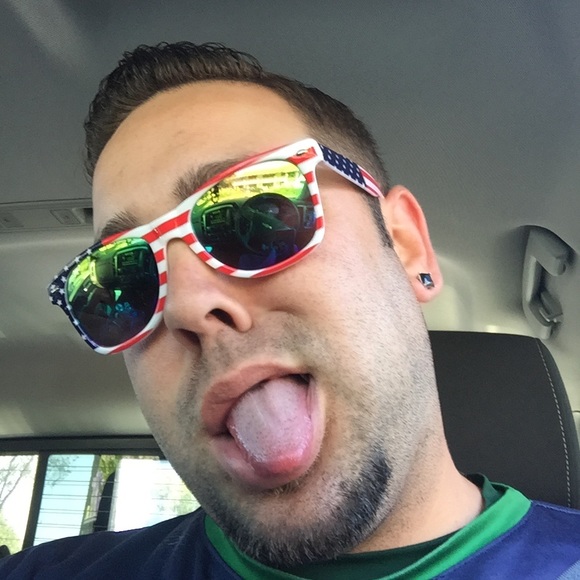 Meet your Posher, Kyle - Picture 4 of 7