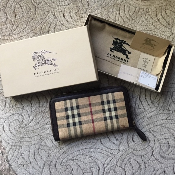 Burberry haymaket all around zip wallet