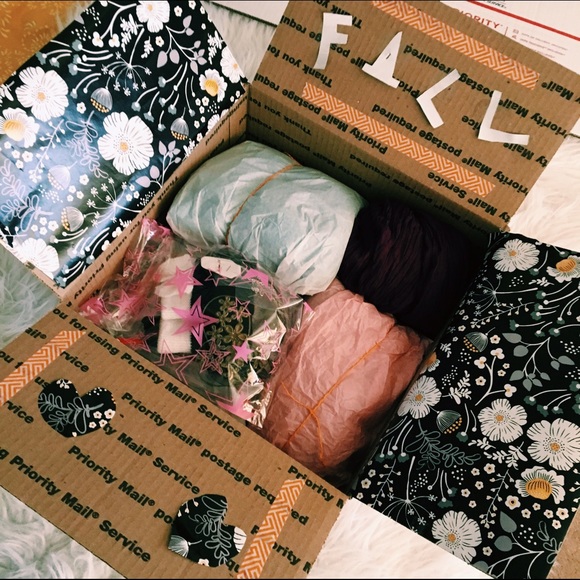 LAST CHANCE f a l l m y s t e r y b o x 🍁🍂🌰 - Picture 3 of 3